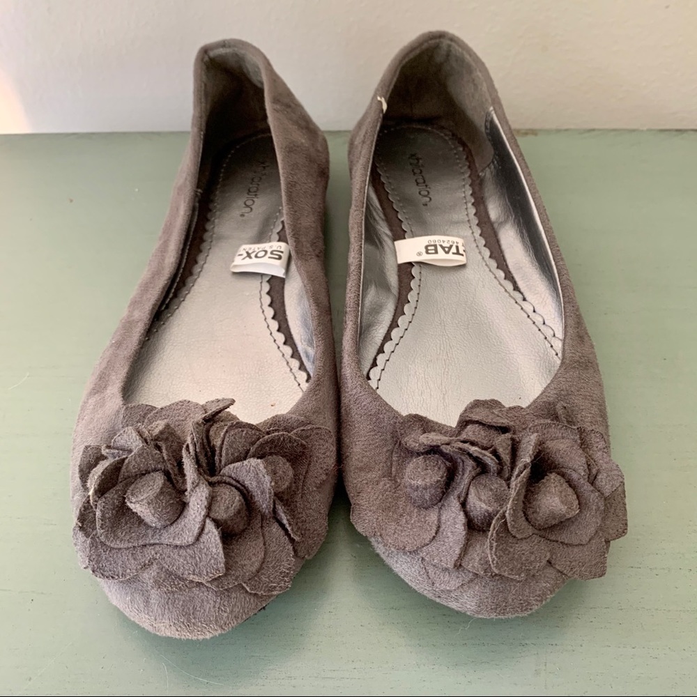 Gray Flats with Flower Size 6
